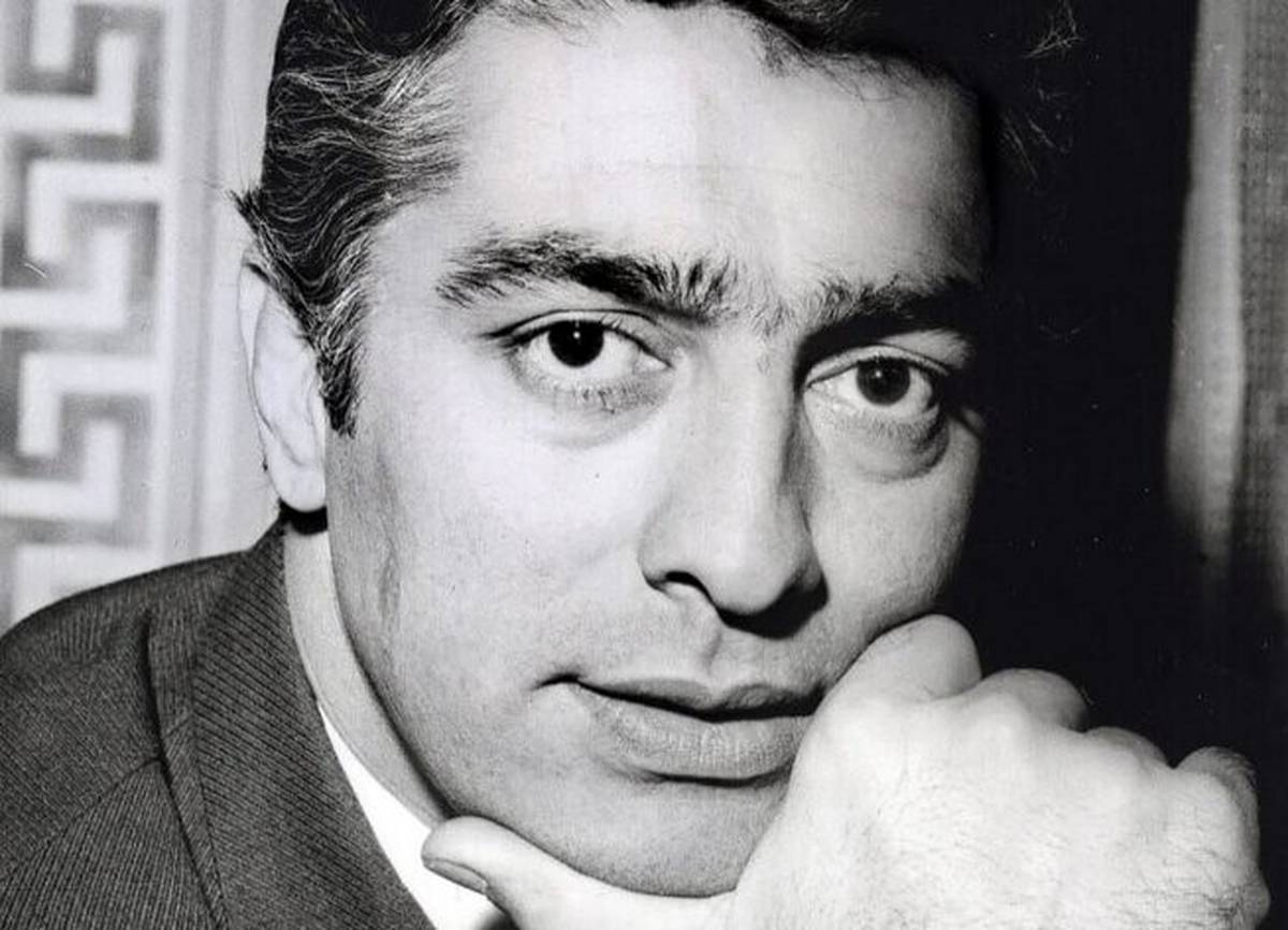 عکسی از فردین کنار دریای خزر در سال ۱۳۵۰
