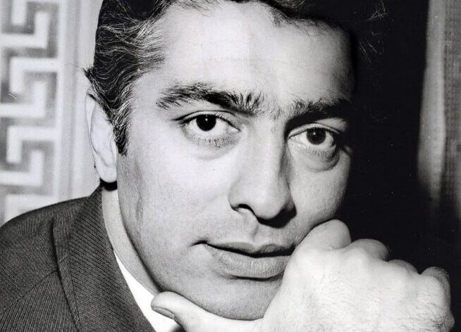 عکسی از فردین کنار دریای خزر در سال ۱۳۵۰
