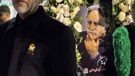 آواز خوانی حسام الدین سراج در مراسم تشییع استاد فرشچیان
