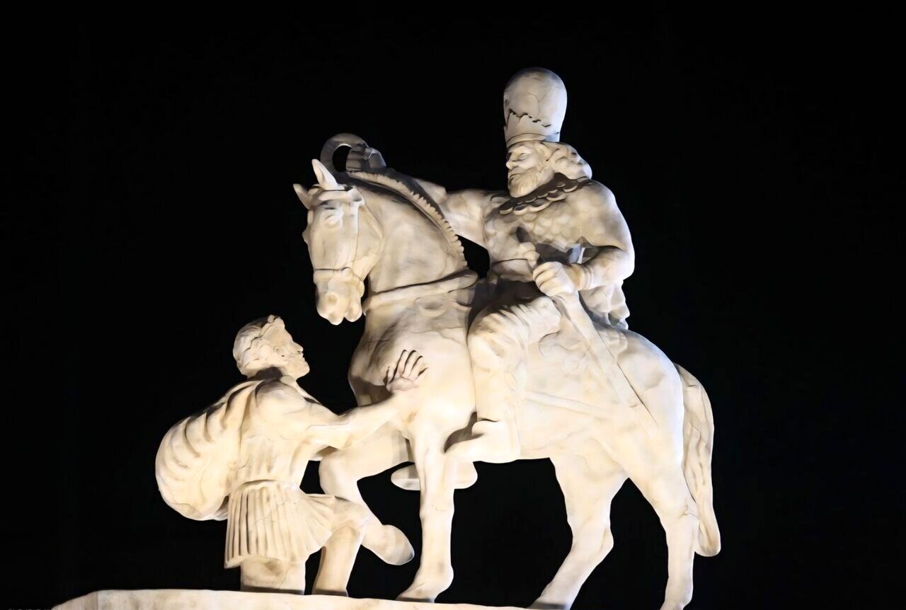 نصب مجسمه والرین در ورودی فرودگاه مهرآباد