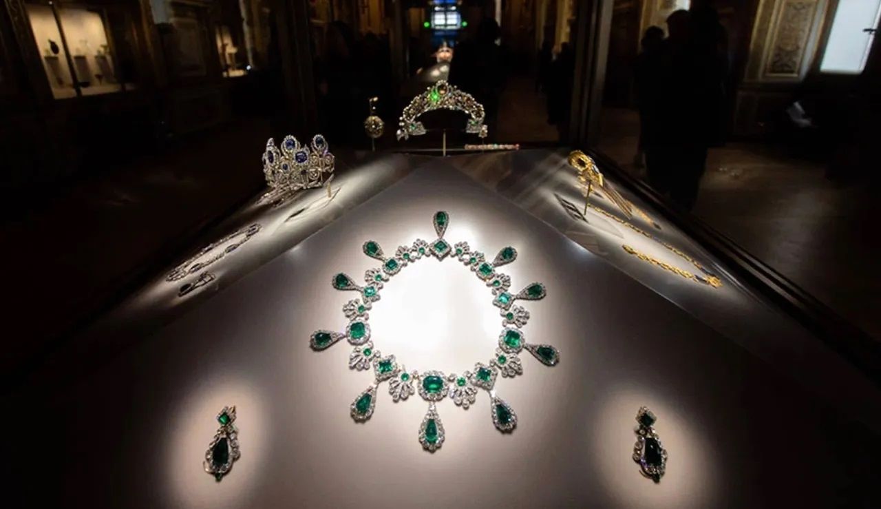 تصاویر جواهرات دزدیده شده از موزه لوور