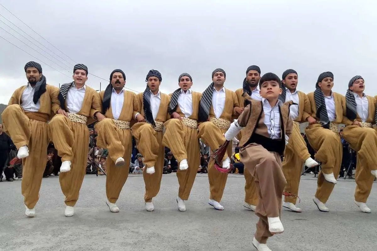 واکنش یک ربات به آهنگ کُردی در شهر مادرید