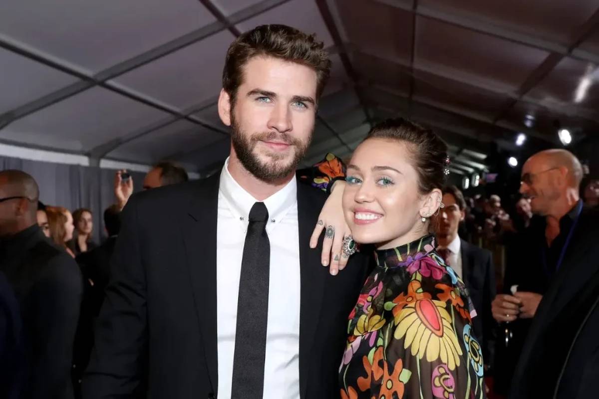  چرا مایلی سایرس لباس قرار اولش با همسر سابق خود را دور نمی‌اندازد؟