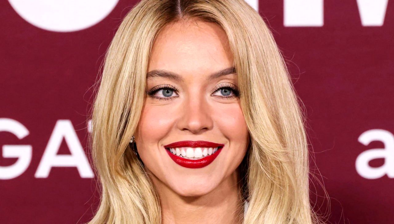 سیدنی سوینی برای اثبات زیبایی تست دروغ‌سنج داد/او نچرال است!

