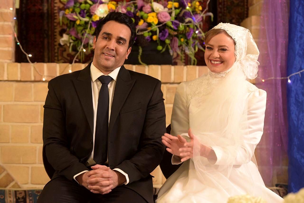 بازیگر ترک با لباس عروس در کنار پورسرخ و خواننده شدن انصاریان