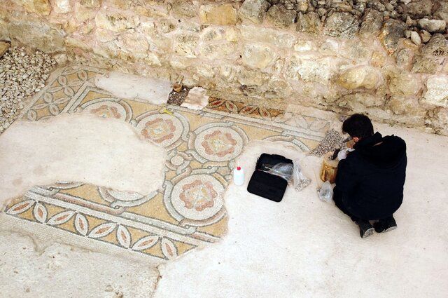 کشف آثار ۱۸۰۰ ساله در قبری در ترکیه
