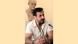 با این وضعیت، مردم را از تئاترشهر دور می‌کنیم
