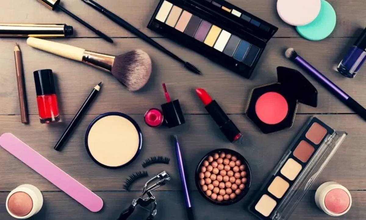 ۷ خطر پنهان استفاده از لوازم آرایش
