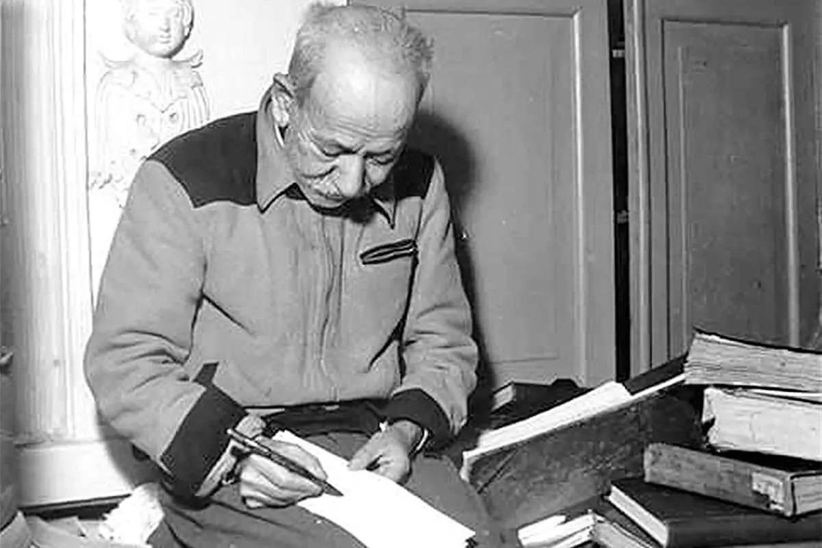 چاپ لغتنامه دهخدا چند سال طول کشید؟!
