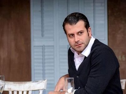 بخش‌هایی از اجرای فوق‌العاده روزبه حصاری در فینال کارناوال با گریم خوک