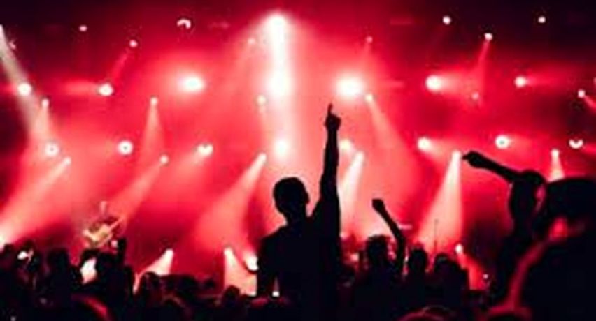 شعار مرگ بر اسرائیل یک رپر در کنسرت