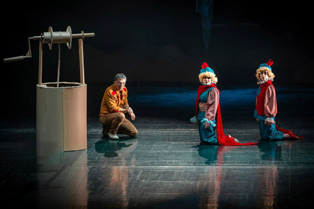 رابین هود به تالار وحدت می‌آید
