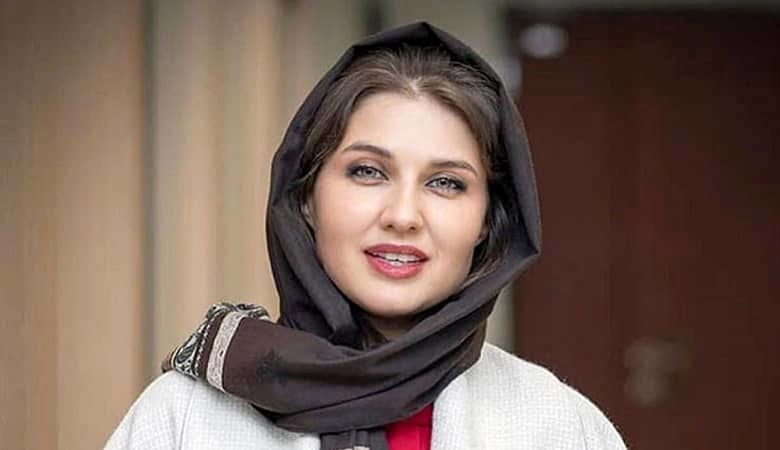 بازیگر فرانسوی با مانتوی سنتی ایرانی