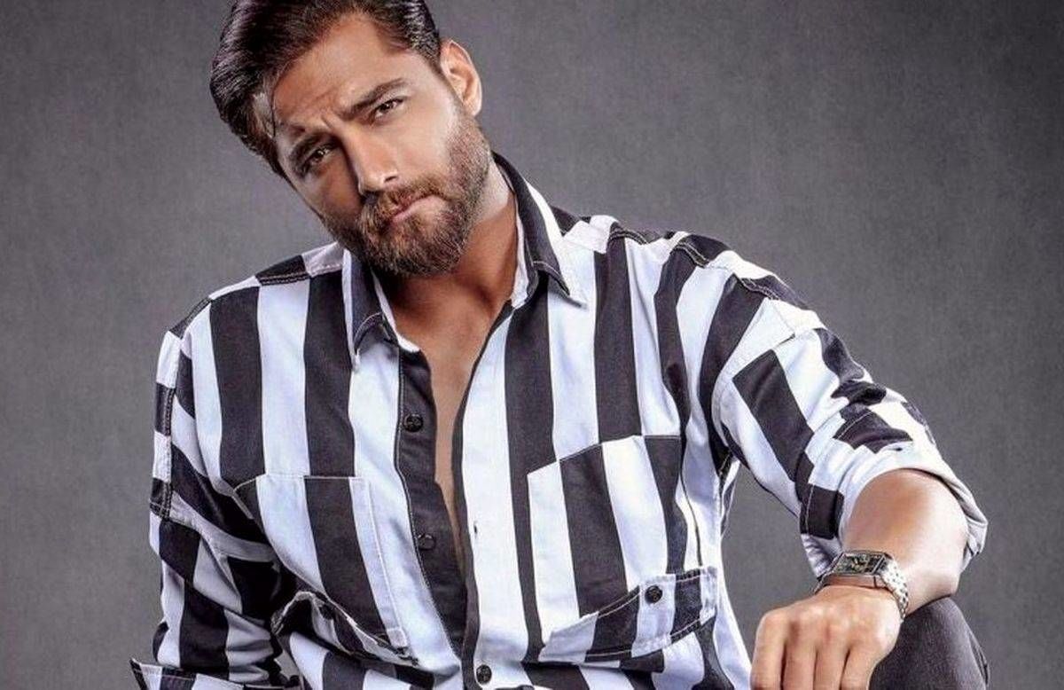 استایل عجیب امیر مقاره در کنسرتش با موهای بافت 