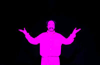 با یک دست شکسته به صحنه می‌روم!