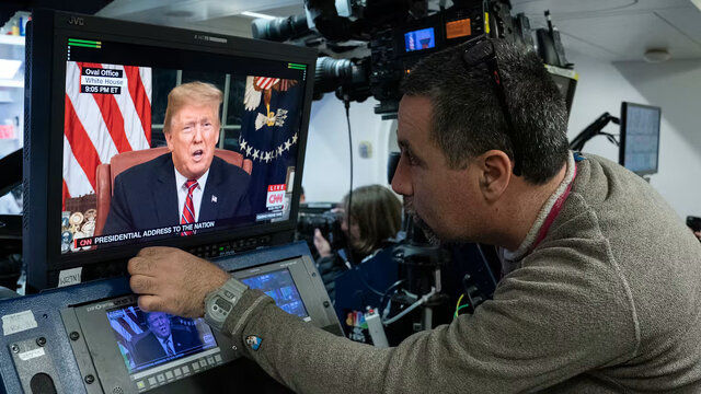 ترامپ: هالیوود را دزدیده‌اند؛ بر فیلم‌های خارجی ۱۰۰ درصد تعرفه وضع می‌کنم
