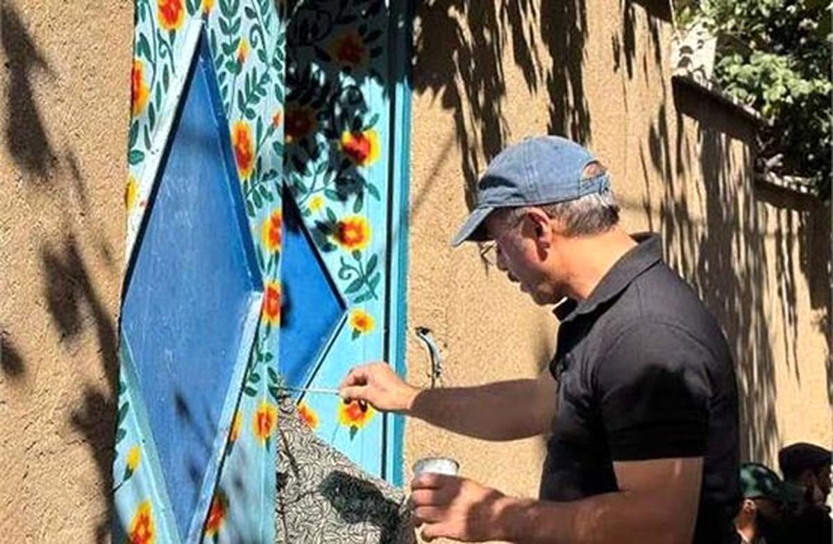 وقتی درهای قدیمی، بوم نقاشی می‌شوند
