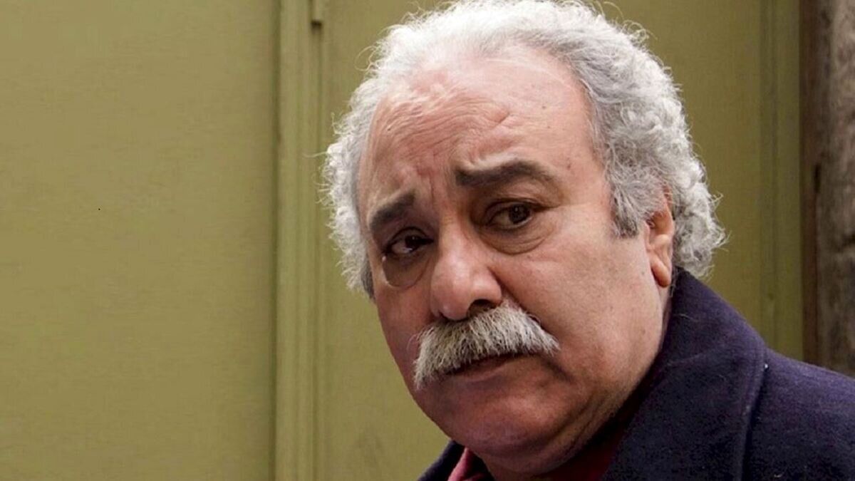 محمد کاسبی:با دستگاه اکسیژن، زندگی می‌کنم و از کمر به پایین توان حرکت ندارم!