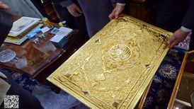نسخه کمیاب از قرآن کریم از طلا و الماس/ ویدئو
