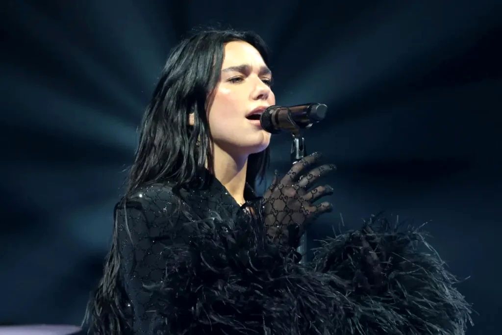 ثروت ۹ رقمی خواننده انگلیسی!