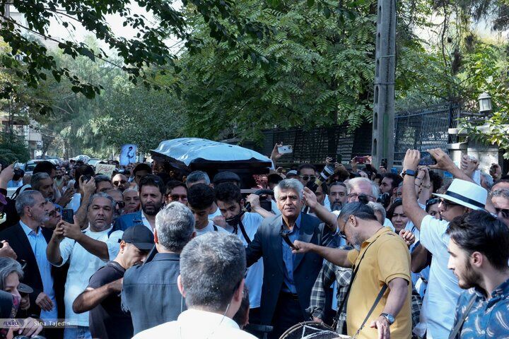 روشنفکران نان‌به‌نرخ‌روز در تشییع تقوایی غایب بودند
