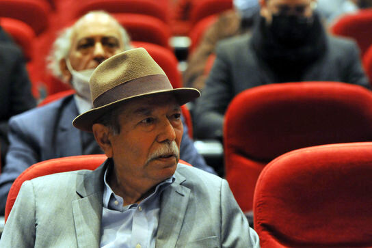 علی نصیریان به دانشگاه تهران می‌رود
