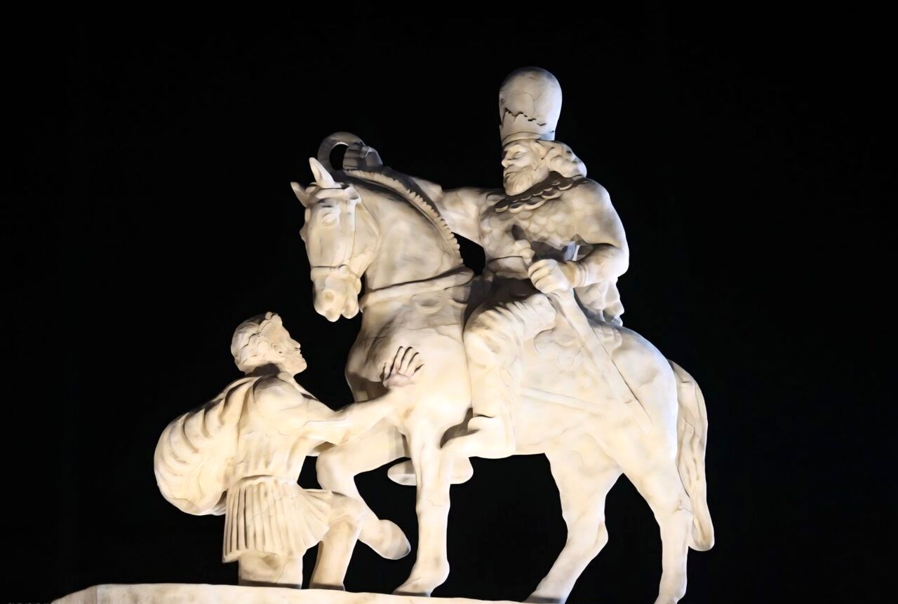 رونمایی از مجسمه شکست والرین؛ دشمنان در مقابل ایران زانو می‌زنند
